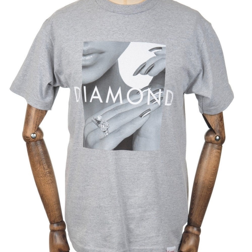 NWOT DIAMOND SUPPLY CO
RING GIRL T-SHIRT - HEATHER GREY-MEDIUM